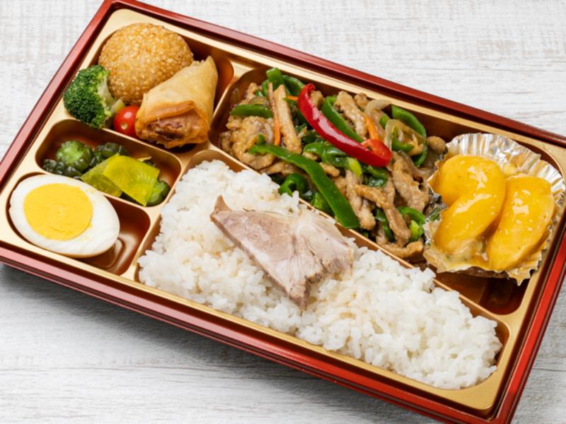 青椒肉絲＆エビマヨ弁当