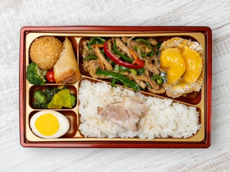 青椒肉絲＆エビマヨ弁当
