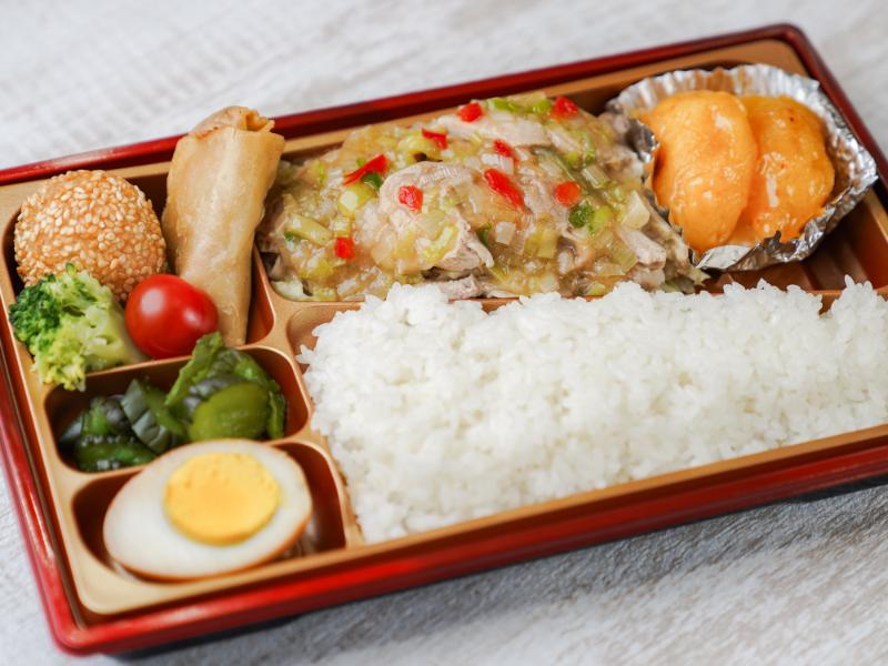 蒸し鶏の葱ソース＆エビマヨ弁当