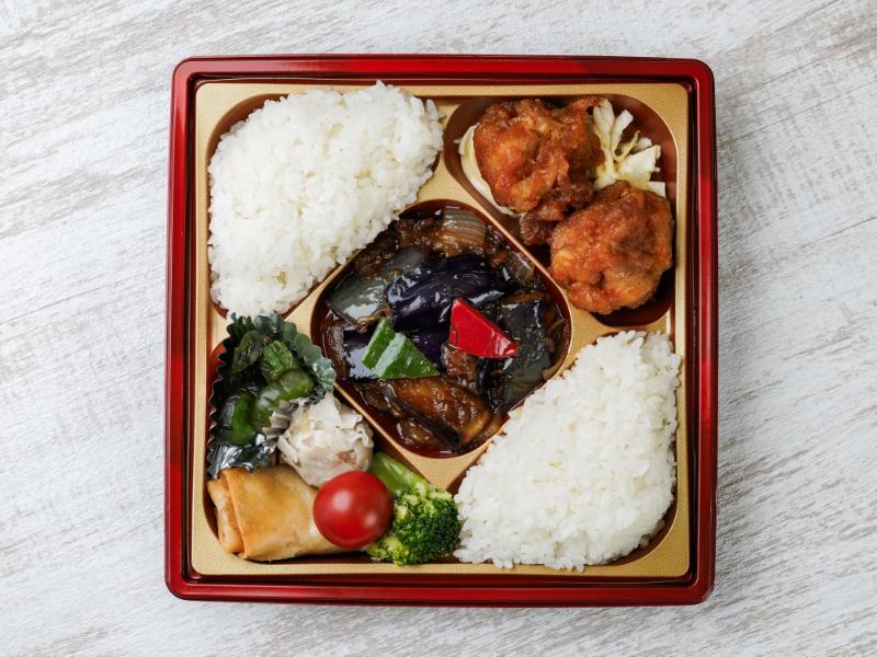 【華やか！】麻婆ナス＆特製唐揚げのスクエア弁当