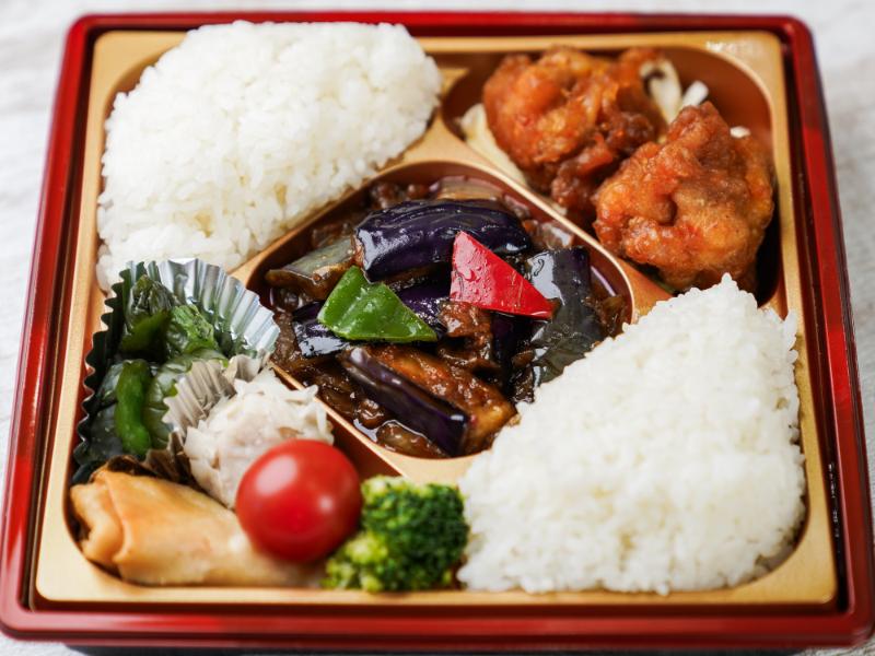 【華やか！】麻婆ナス＆特製唐揚げのスクエア弁当